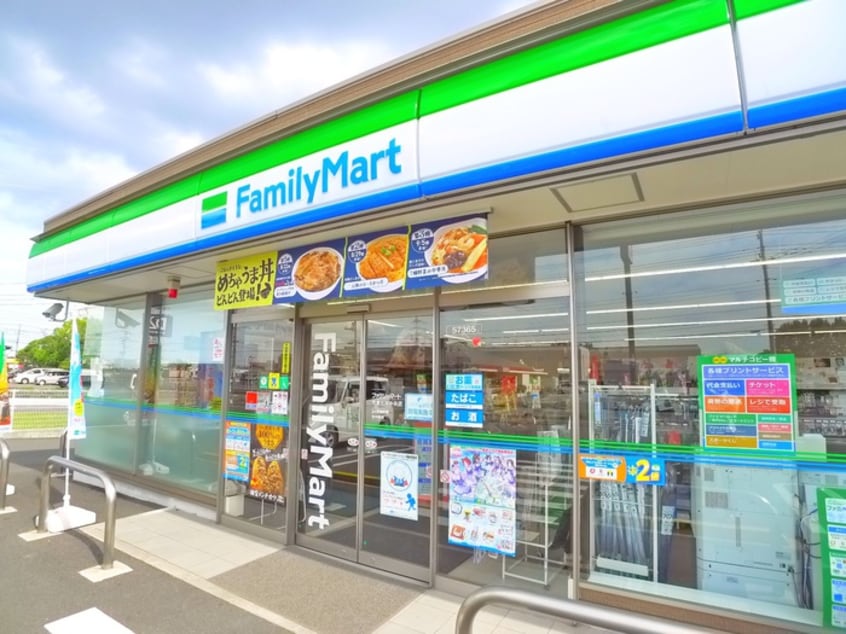 ファミリーマート(コンビニ)まで50m ヌーベル　オーブ