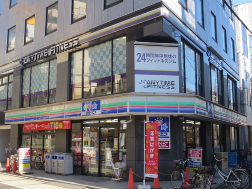 スリーエフ(コンビニ)まで100m コンフォリア竹ノ塚ウエスト