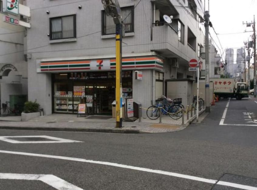 セブンイレブン(コンビニ)まで67m リージア中野新橋