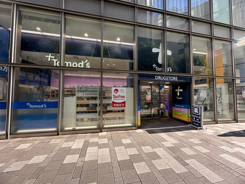 トモズ六本木ヒルズ店(ドラッグストア)まで600m カスタリア広尾
