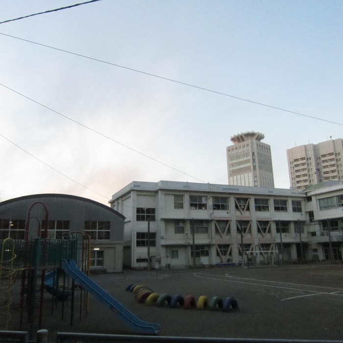 汐入小学校(小学校)まで800m サンハイツ