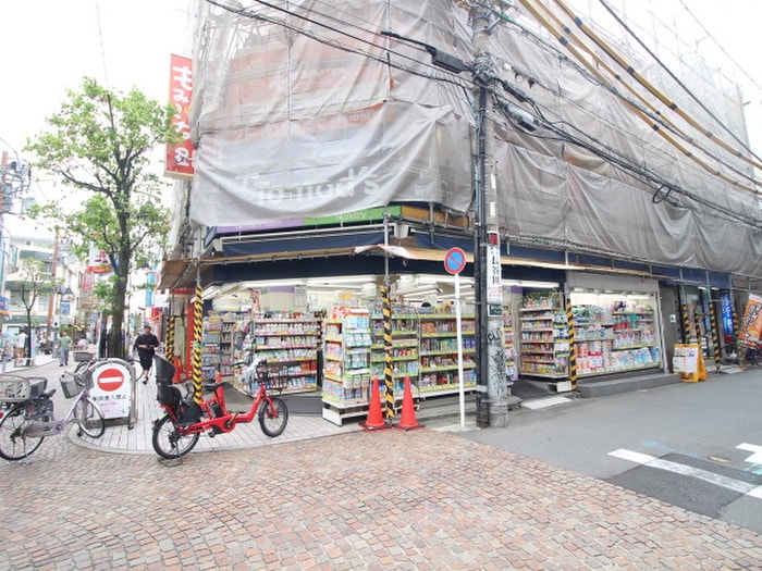 トモズ(ドラッグストア)まで400m 桜道コーポ