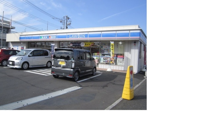 ローソン緑三保町店(コンビニ)まで586m キャッスル三保Ⅰ