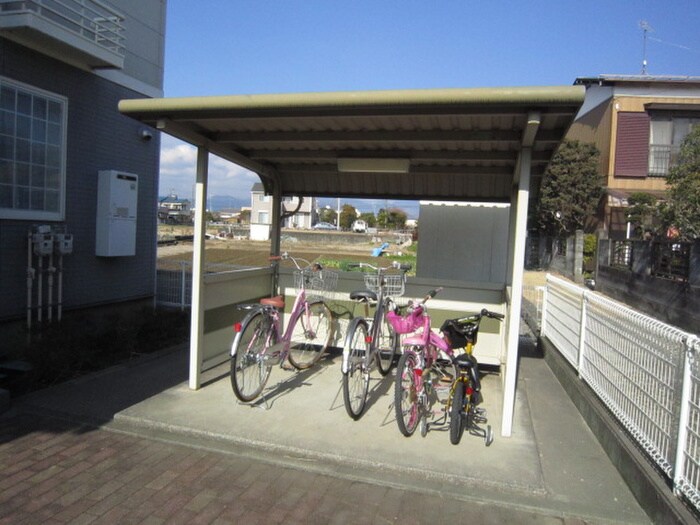 駐輪場 シャン・デ・ソレイユ