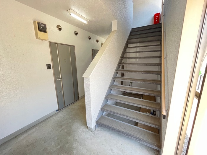 エントランス部分 カ－サ藤が丘