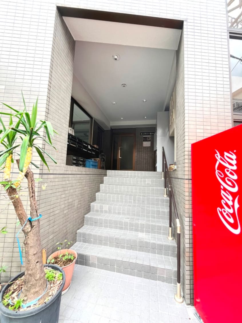 エントランス部分 エンデバ－若井