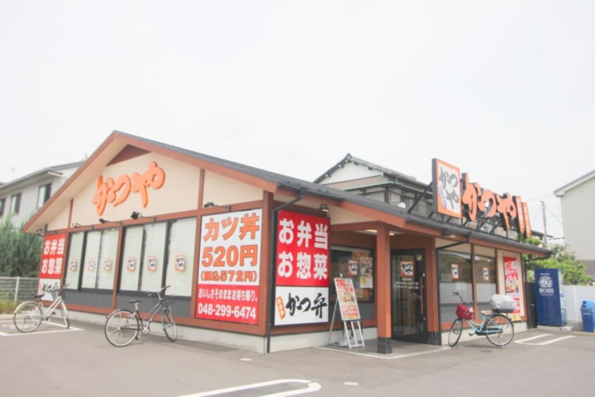 かつや(その他飲食（ファミレスなど）)まで180m フラット萩