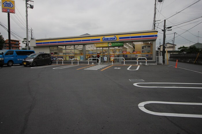 ミニストップ(コンビニ)まで100m ホワイトハイランドＢ