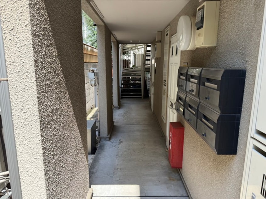 エントランス部分 カ－サ北沢