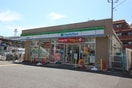 ファミリーマート横浜鴨居駅前店(コンビニ)まで280m リヴァ－ジュ新横浜