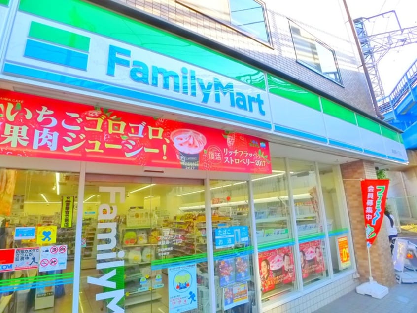 ファミリーマート(コンビニ)まで246m ラブリーメゾンファイン