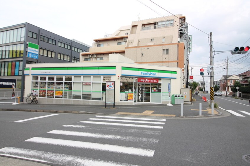 ファミリーマート(コンビニ)まで800m リブリ・たまプラーザ