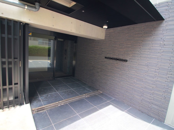 エントランス部分 ルミーク千歳船橋