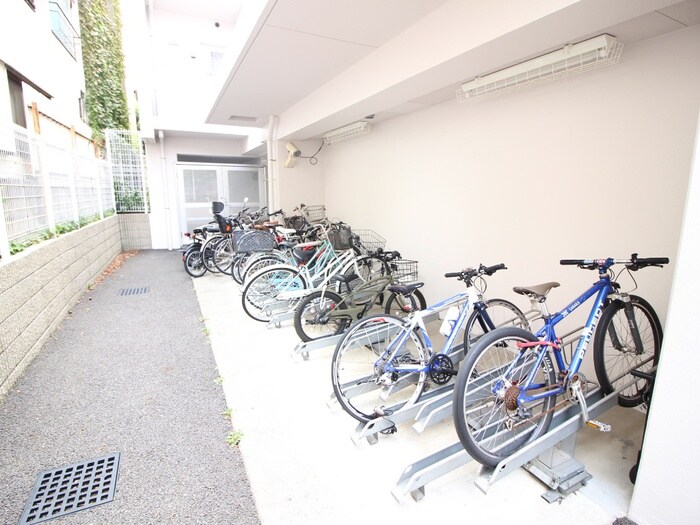 駐輪場 コンフォリア中野