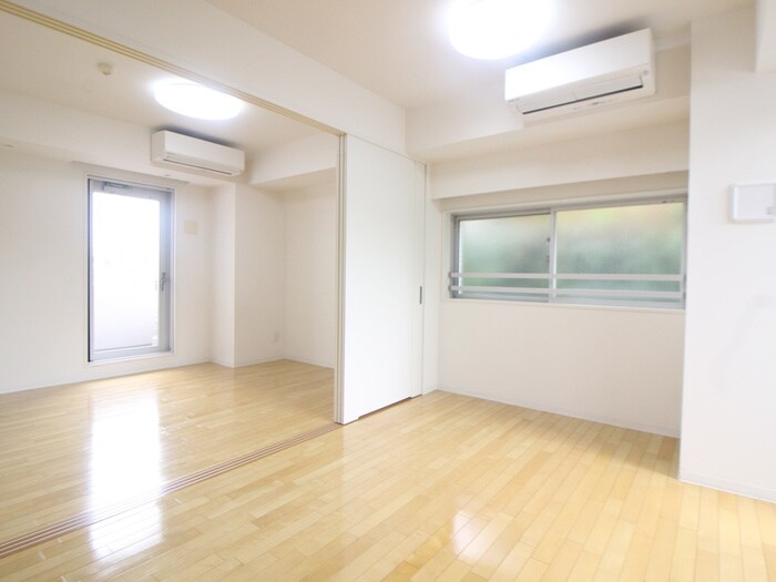 居室 コンフォリア中野