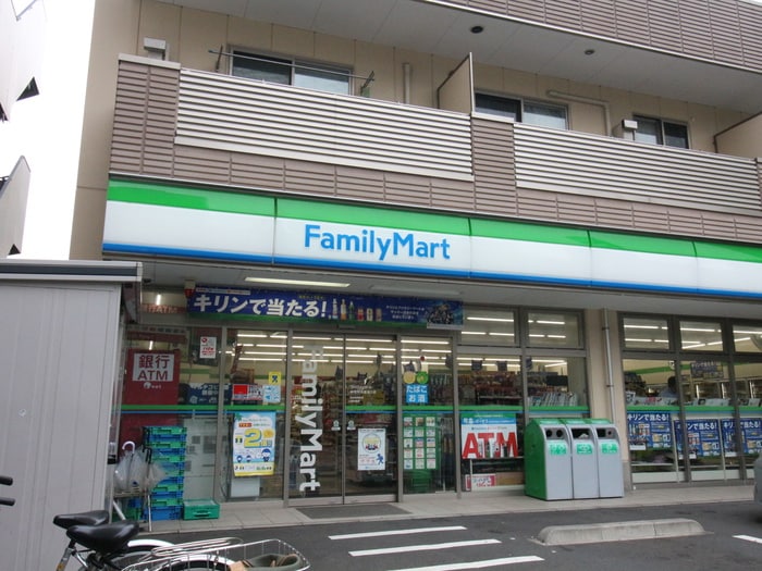ファミリーマート(コンビニ)まで137m エミネントハウス