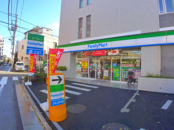 ファミリーマート豊玉北四丁目店(コンビニ)まで225m カスティル　松葉