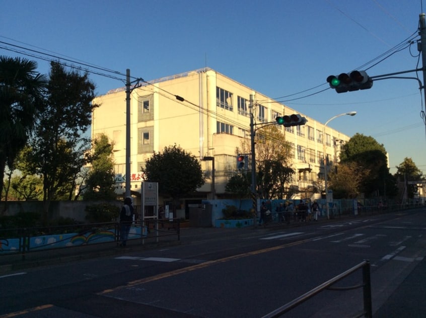 川崎市立宮崎小学校(小学校)まで645m ウィンディアＡ棟