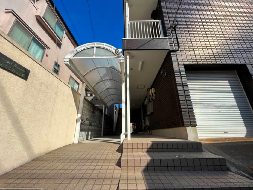 エントランス部分 ビュ－ハイム・コヤナギ・岡村