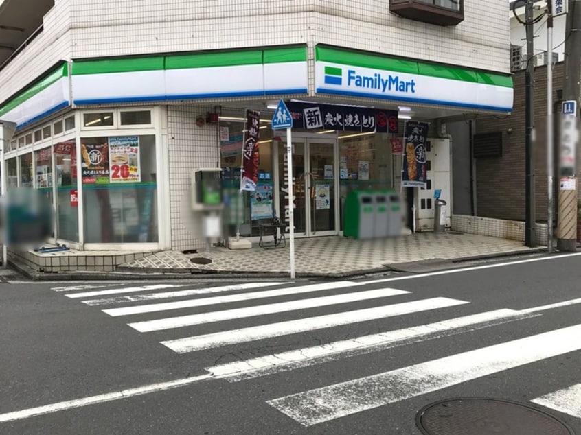 ファミリーマート(コンビニ)まで210m ビュ－ハイム・コヤナギ・岡村
