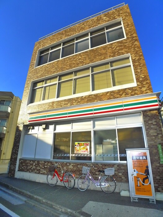 セブン-イレブン 足立４丁目店(コンビニ)まで240m グランクオール城東