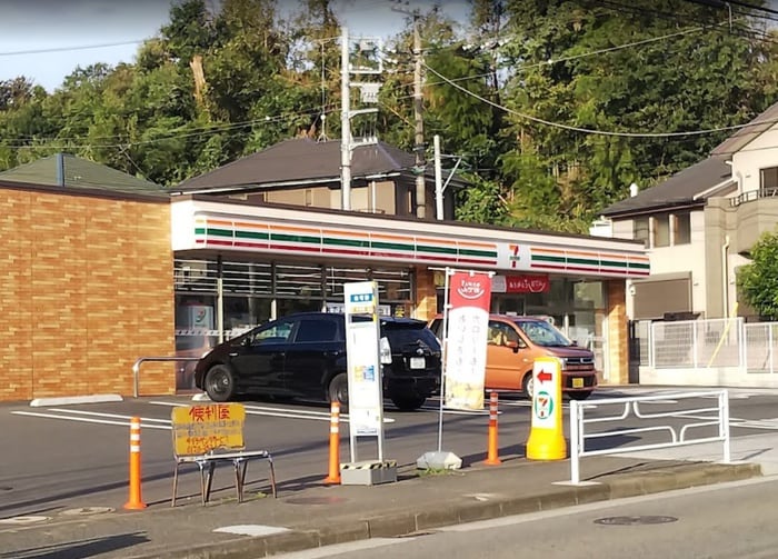 セブンイレブン(コンビニ)まで300m グリーンヒルズD