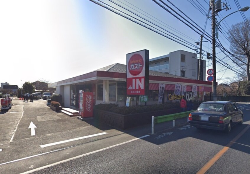 ガスト　砂川三番店(その他飲食（ファミレスなど）)まで124m ファミール滝嶋