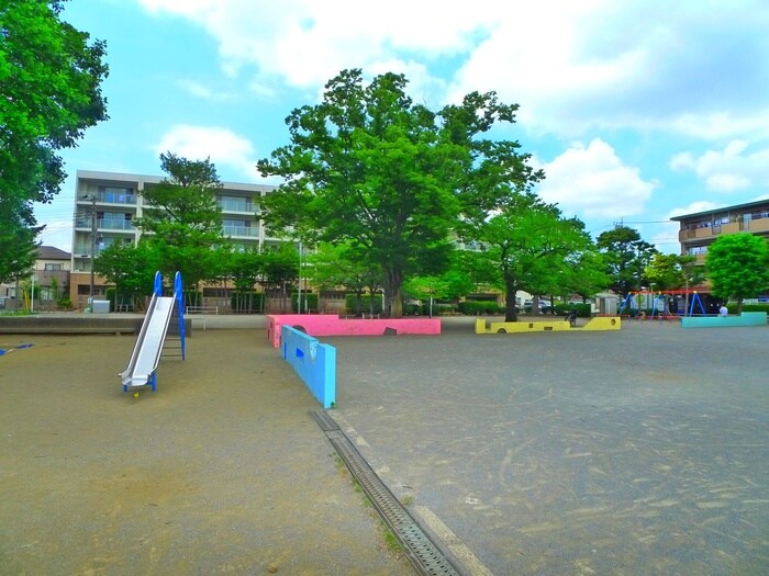 つつみ公園(公園)まで310m クロシェット松戸