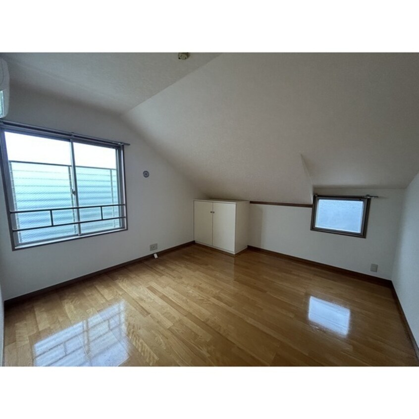 居室 ピッコロイソーラ