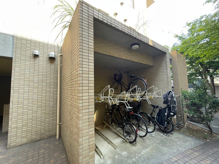 駐輪場 ピッコロイソーラ