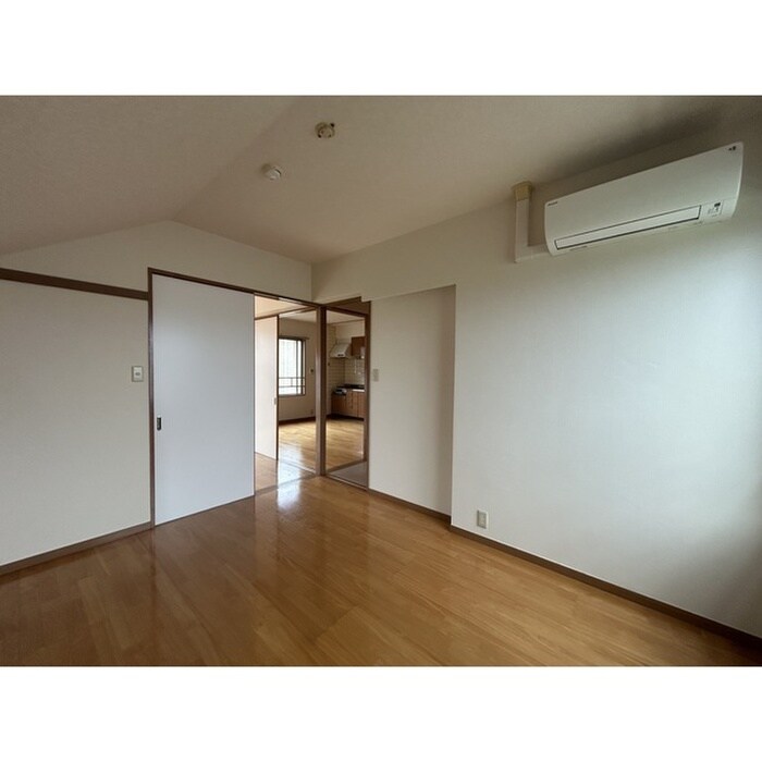 居室 ピッコロイソーラ