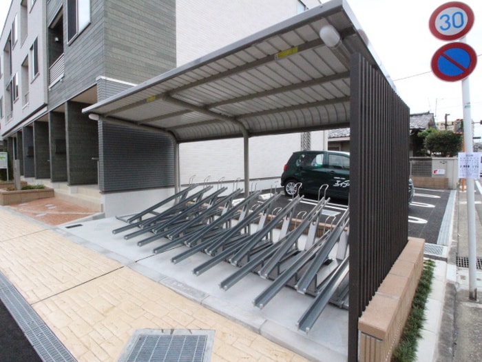 駐輪場 フラワーヒルズ