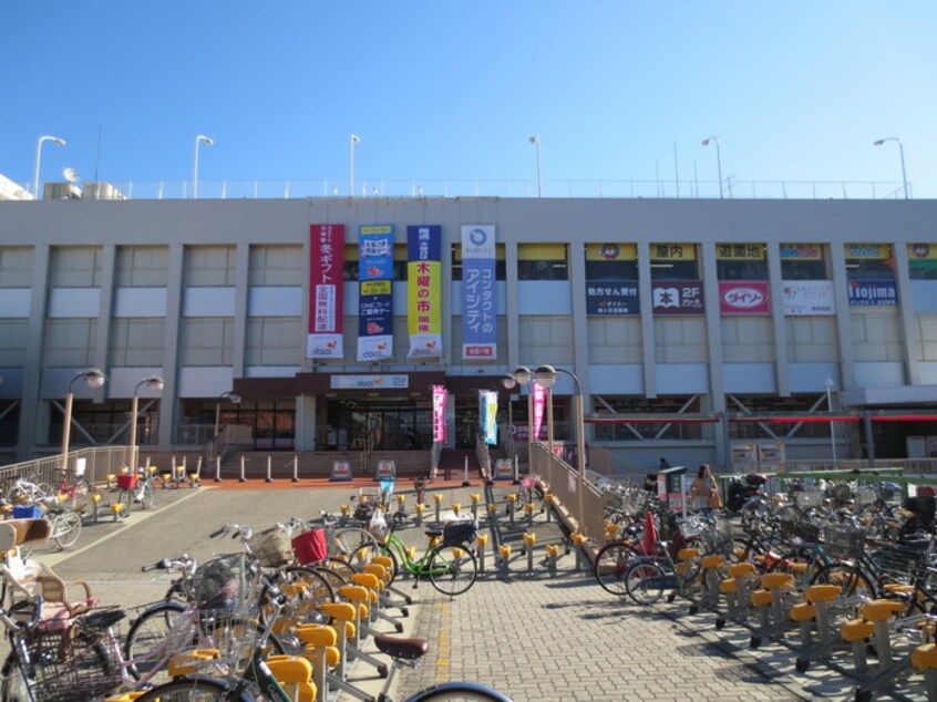 ダイエー(スーパー)まで300m メゾンドパリス