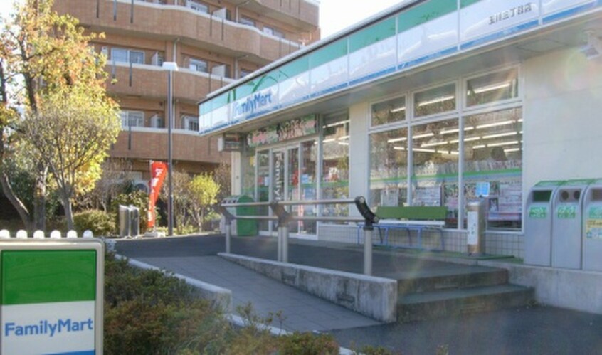 ファミリーマート玉川三丁目店(コンビニ)まで78m Ｍアルカディア(B1F－3F)