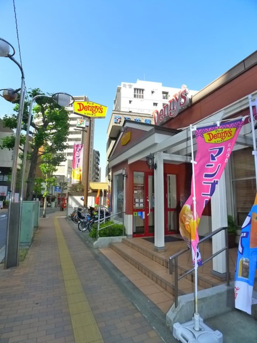 デニーズ(その他飲食（ファミレスなど）)まで585m アンピオ市川