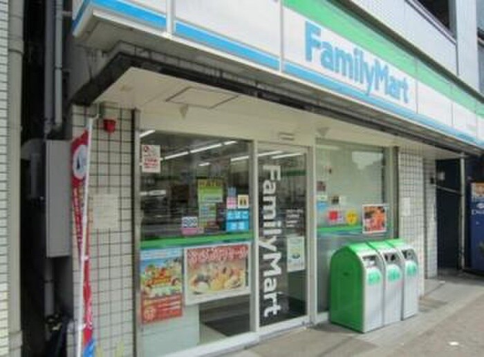 ファミリーマート(コンビニ)まで97m ﾌﾟﾚｻﾝｽ本駒込ｱｶﾃﾞﾐｱ(101)