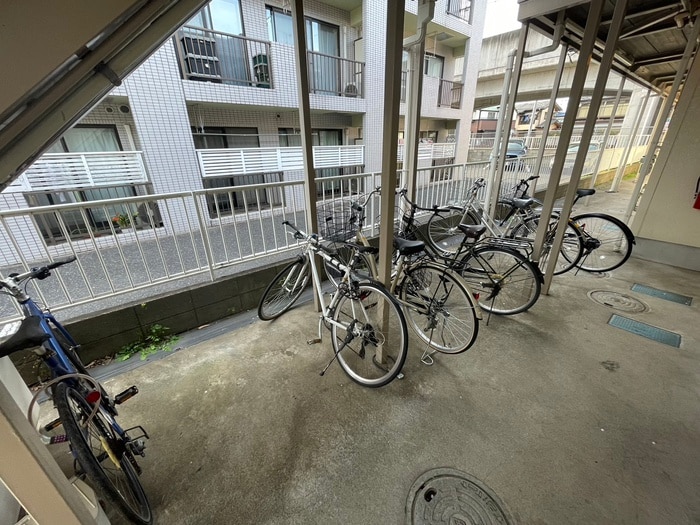 駐輪場 コ－トハウスフナツ