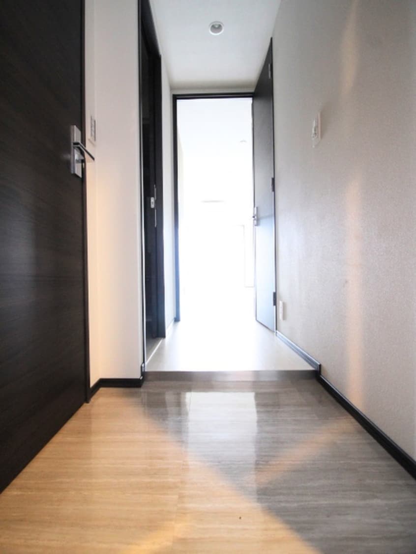 玄関 ｼﾞｪﾉｳﾞｨｱ両国Ⅴｽｶｲｶﾞｰﾃﾞﾝ