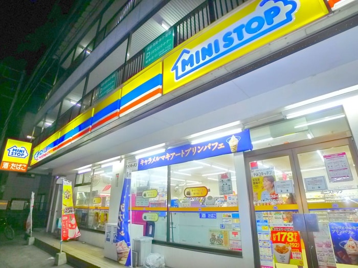 ミニストップ(コンビニ)まで664m ディアステイジWEST