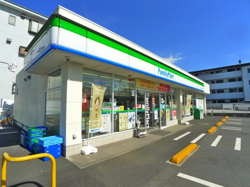 ファミリーマート(コンビニ)まで750m ジ・アピオン