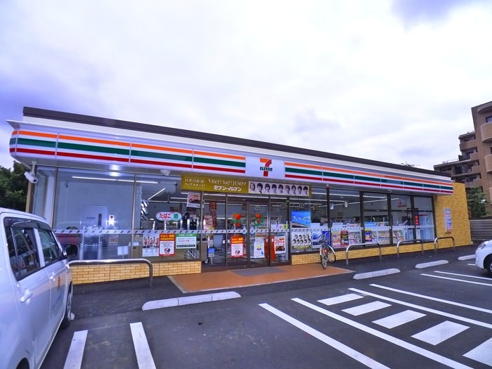 セブンイレブン(コンビニ)まで163m リブリ・ＬＯＴＵＳ