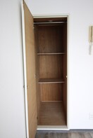 収納 モンシャトー久地