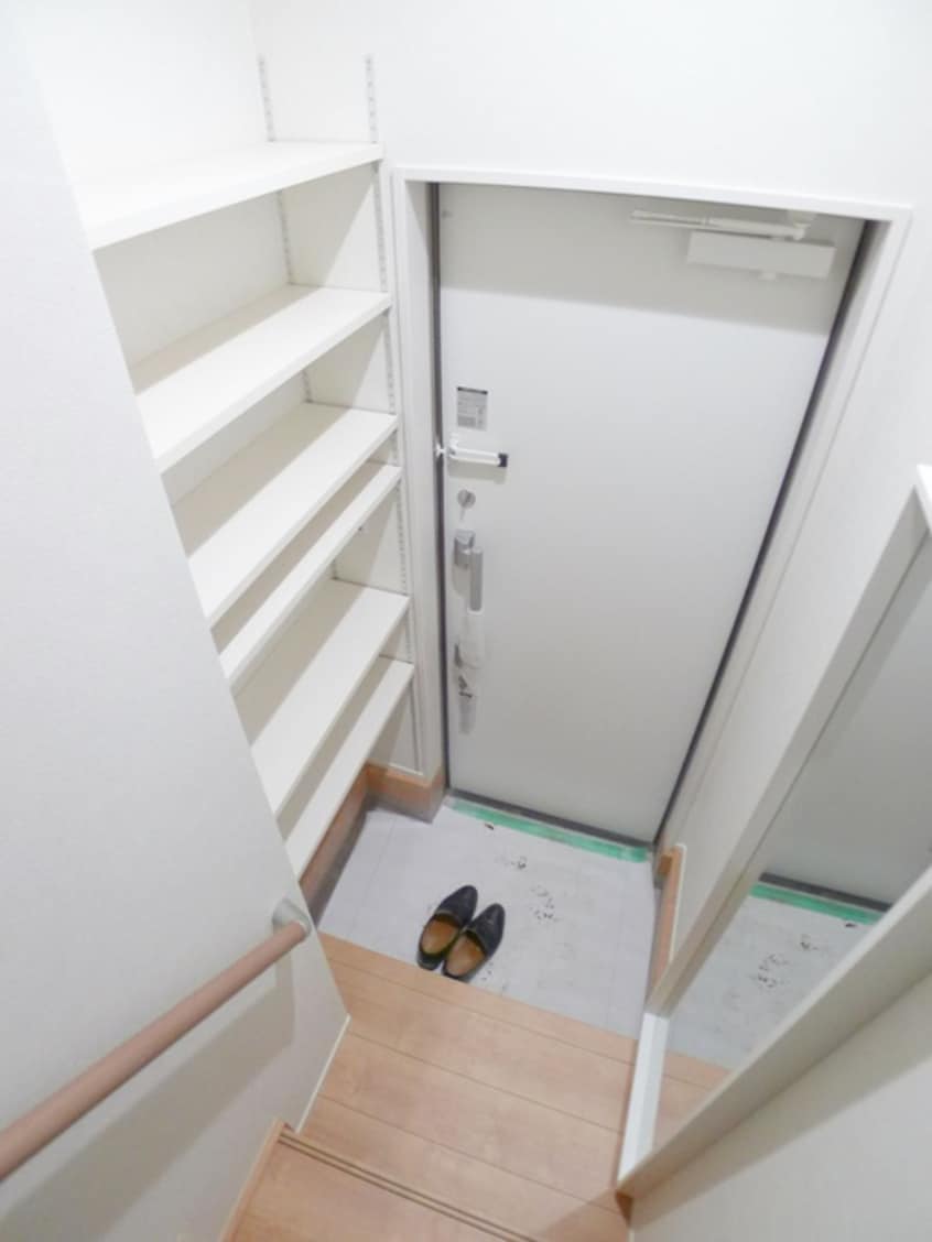 玄関 フィオーレ鎌取