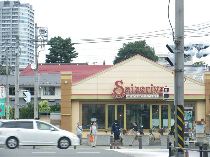 サイゼリヤ 長津田店(その他飲食（ファミレスなど）)まで359m ラマ－ジュ