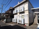 メ－プルハイツの外観