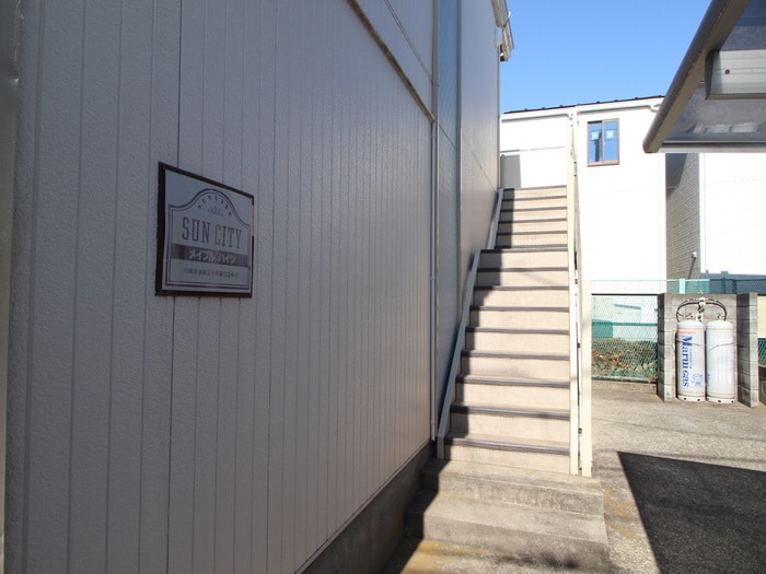 エントランス部分 メ－プルハイツ