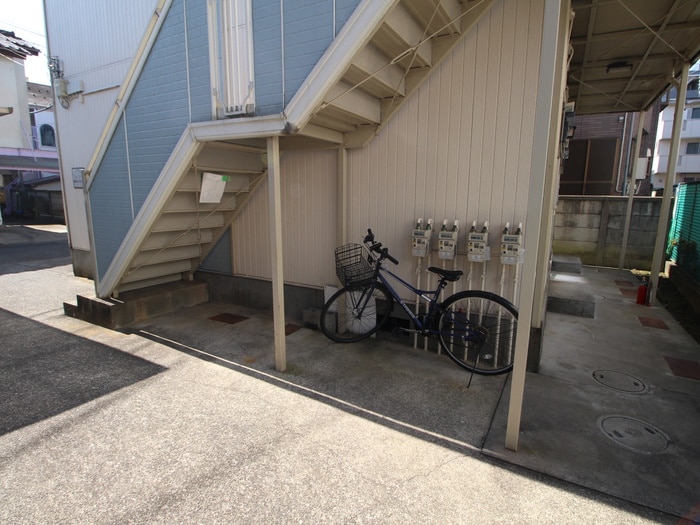 駐輪場 メ－プルハイツ