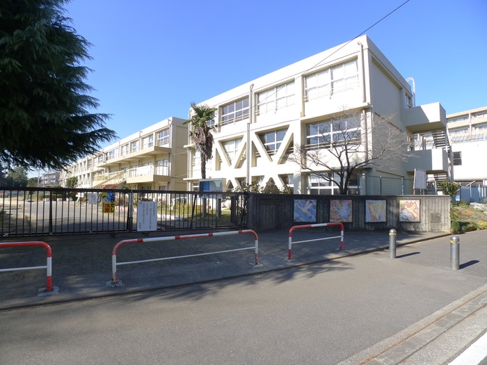 常盤平第二小学校(小学校)まで731m シャルネ９５