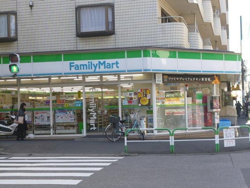 ファミリーマート ピソ池袋店(コンビニ)まで69m プライムアーバン池袋