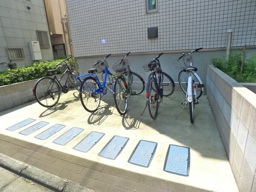 駐輪場 カトライア